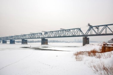 Ob Nehri demiryolu Köprüsü. Novosibirsk, Rusya Federasyonu