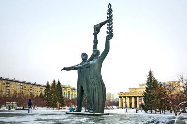 Opera ve bale Tiyatrosu ve heykel kompozisyon. Novosibirsk