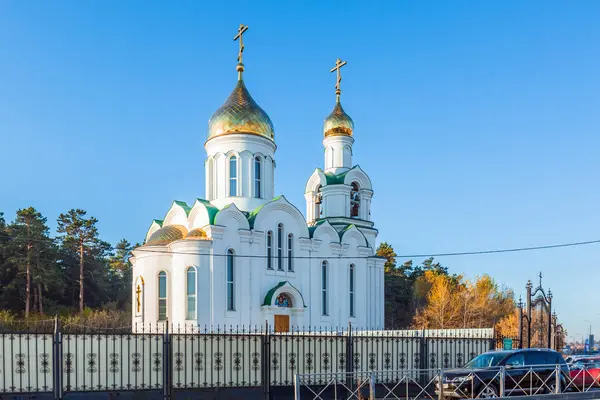 Treenighetens ortodoxa kyrka. Byn Ordynskoye, västra Sibirien — Stockfoto