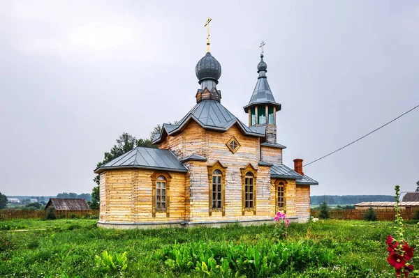 Treenighetens kyrka. Boltovo Village, västra Sibirien — Stockfoto