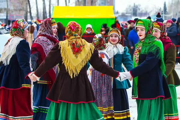 Бердск Новосибирская Область Западная Сибирь Россия Марта 2020 Девушки Традиционной — стоковое фото