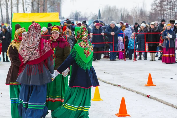 Berdsk Obwód Nowosybirski Syberia Zachodnia Rosja Marca 2020 Dziewczyny Ubrane — Zdjęcie stockowe