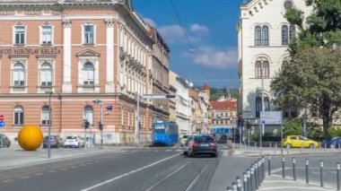 Cadde yeni bina Hırvat Müzik Akademisi timelapse Zagreb, Hırvatistan.