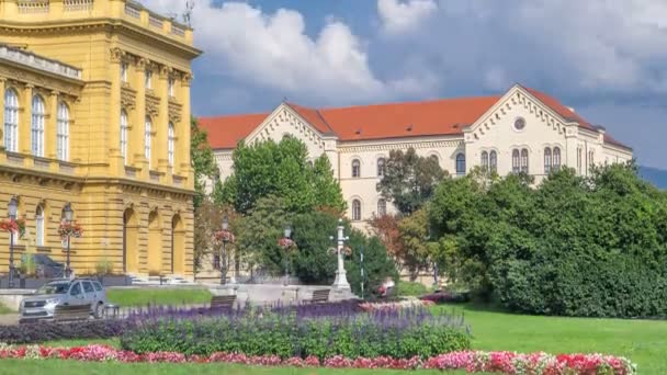 El edificio del Teatro Nacional Croata timelapse. Croacia, Zagreb . — Vídeos de Stock