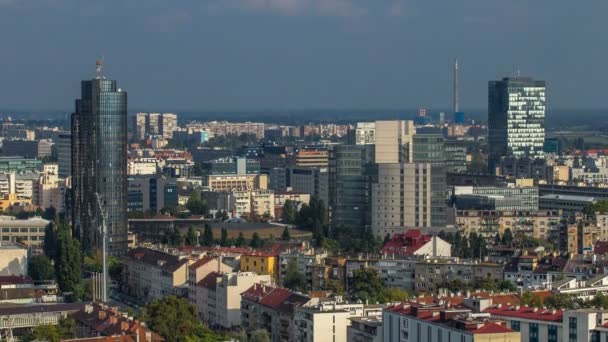 Панорама центра города Загреб, Хорватия, с современными и историческими зданиями, музеями вдали . — стоковое видео