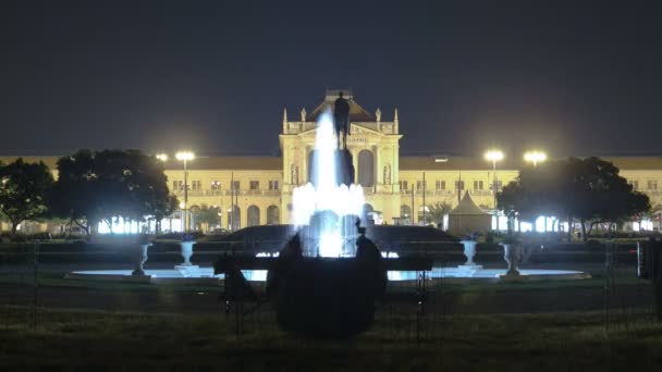 People on the Tomislav Square with fountain in front of Main Railway Station night timelapse. ZAGREB, CROATIA — Stock Video