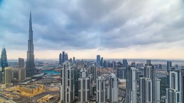 Hermoso horizonte panorámico de Dubai timelapse, Emiratos Árabes Unidos. Vista de rascacielos de fama mundial . — Vídeo de stock