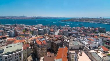 Galata Kulesi görünümüne Galata Köprüsü timelapse Haliç, Istanbul, Türkiye