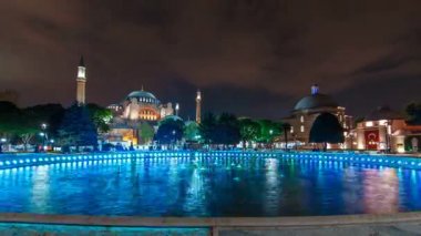 Güzel Ayasofya Istanbul eski kasaba timelapse Mavi ışıklı çeşme, Sultanahmet bölgesinde, Türkiye ile yapılan
