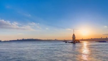 Genç kızları istanbul'da güzel günbatımı timelapse ile kule Türkiye, kiz kulesi Kulesi