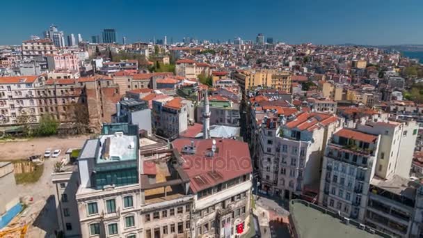 Het uitzicht vanaf de Galata toren aan de skyline van de stad met rode daken en straten timelapse Bosporus, Istanbul, Turkije — Stockvideo