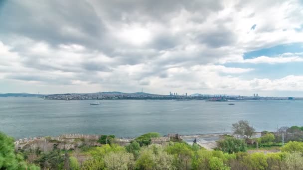 トプカピ宮殿タイムラプスからイスタンブールとボスポラス海峡の眺め。ダウンタウンの眺め。旅行トルコ — ストック動画