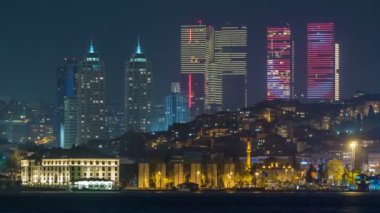 Şehrin Asya bölümünden alınan istanbul Beşiktaş ilçesinde gece timelapse görünümünü.