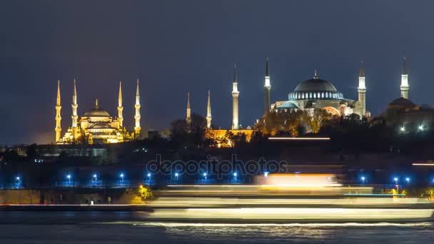 Hagia Sophia and Blue Mosque timelapse at night reflected in Bosphorus water. Istanbul, Turkey — Stock Video