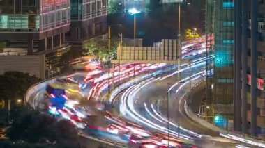 Finans kentsel timelapse, hong kong şehir içinde yoğun trafik gecenin Üstten Görünüm