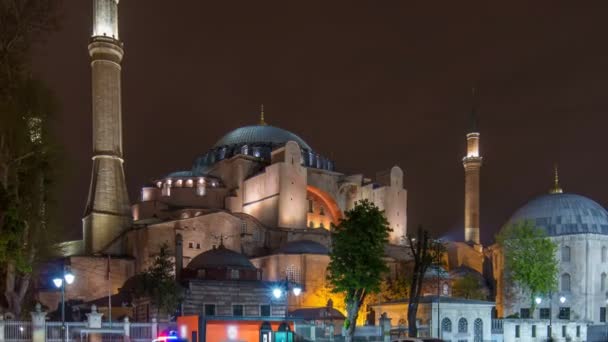 Iluminado Hagia Sophia timelapse - antiguo templo ortodoxo en Estambul en iluminado al atardecer . — Vídeos de Stock