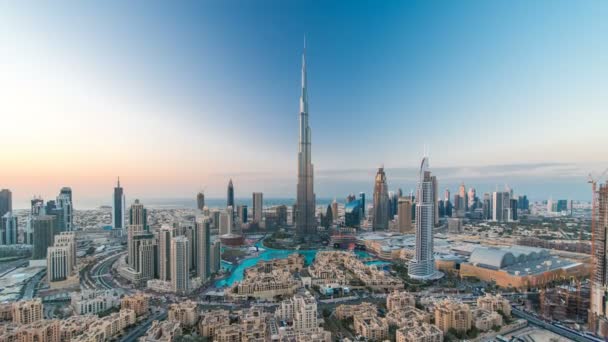 Dubai Downtown napról-éjszakára timelapse kilátás a tetejéről Dubai, Egyesült Arab Emírségek — Stock videók