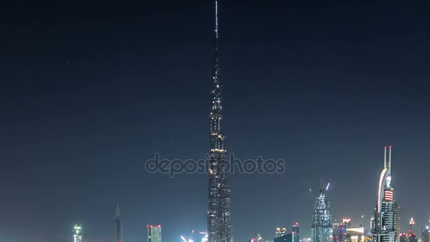 Dubai Downtown på natten timelapse utsikt från toppen i Dubai, Förenade Arabemiraten — Stockvideo