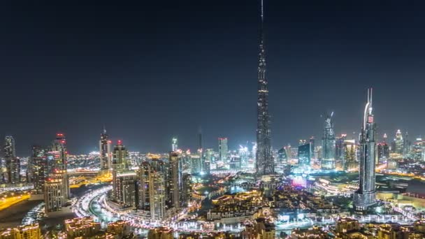 Dubai Downtown på natten timelapse utsikt från toppen i Dubai, Förenade Arabemiraten — Stockvideo