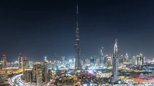 位于阿拉伯联合酋长国迪拜的迪拜市中心，夜间从顶部俯瞰 — 图库视频影像