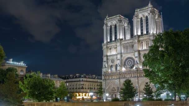 Nattutsikt över Notre Dame de Paris timelapse, Frankrike — Stockvideo