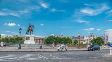 4. Henry 'nin binicilik heykeli, Pont Neuf' un zamanaşımı, Paris, Fransa.
