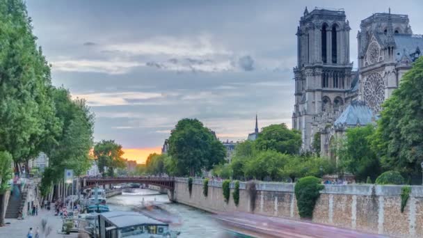 Vista do pôr do sol da Catedral Notre Dame de Paris timelapse em Paris, França. — Vídeo de Stock