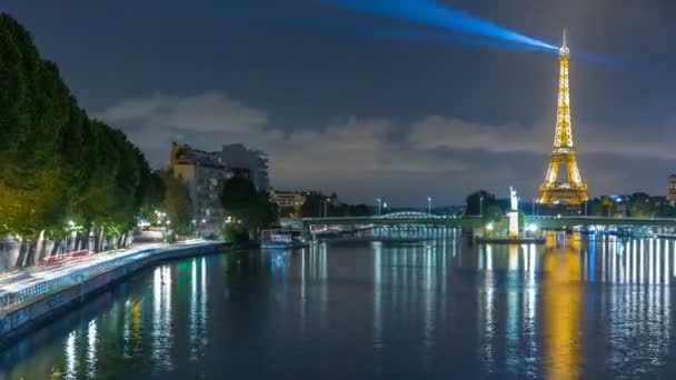 La Statua della Libertà e la Torre Eiffel Timelapse notte. Parigi, Francia — Video Stock