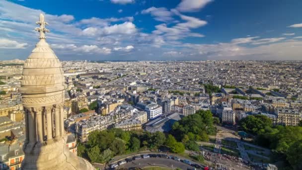 Panorama of Paris timelapse, France. 왼쪽 위 사진 : Montmartre Sacre-Coeur 에 있는 성 심장 바실리카 . — 비디오