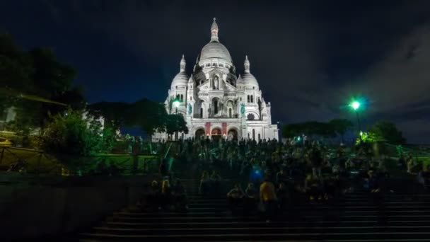 Frontaal zicht op Sacre coeur Heilige Hart kathedraal bij schemering timelapse hyperlapse. Parijs, Frankrijk — Stockvideo