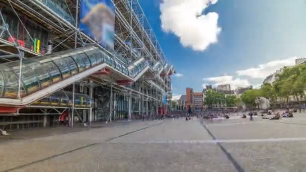 Fachada do Centro de Georges Pompidou hyperlapse timelapse em Paris, França. — Vídeo de Stock
