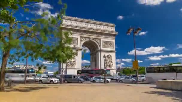 Тріумфальна арка Тріумфальна арка зірка timelapse hyperlapse є одним з найвідоміших пам'ятників в Парижі — стокове відео