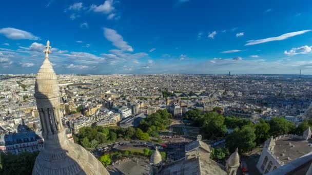 法国巴黎时间的全景。蒙马特圣心大教堂的顶视图 . — 图库视频影像