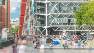 Centre Pompidou 'daki Çeşme, Ulusal Modern Sanat Müzesi. Paris, Fransa