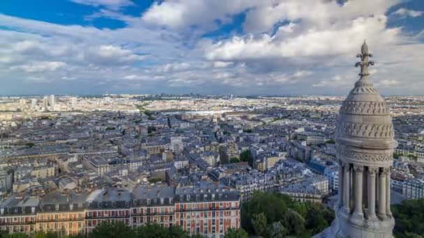 Panorama of Paris timelapse, France. 왼쪽 위 사진 : Montmartre Sacre-Coeur 에 있는 성 심장 바실리카 . — 비디오