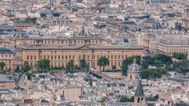 Montparnasse kulesinin gözlem güvertesinden Paris 'in ufuk çizgisi. Avrupa megapolis 'inin ana simgeleri. Paris, Fransa