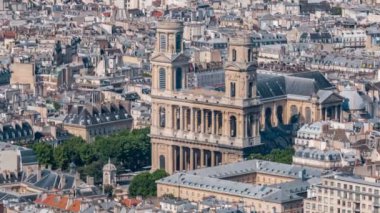 Montparnasse kulesinin gözlem güvertesinden Paris 'in ufuk çizgisi. Avrupa megapolis 'inin ana simgeleri. Paris, Fransa