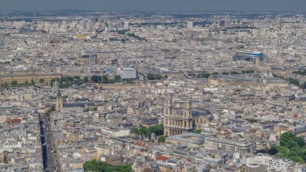Blick von oben auf die Pariser Skyline von der Aussichtsplattform des Montparnasse Turms im Zeitraffer. Die wichtigsten Wahrzeichen der europäischen Megapolis. Paris, Frankreich — Stockvideo
