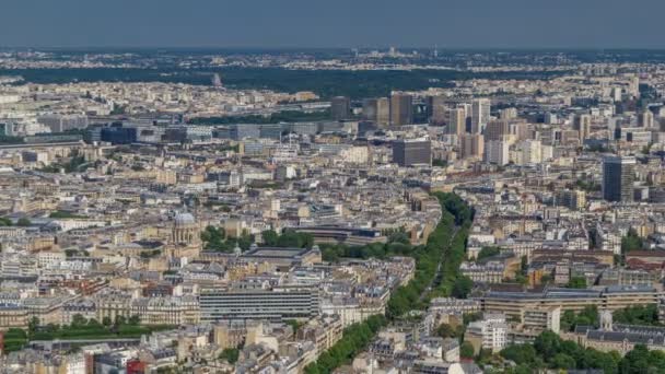 Vista superior do horizonte de Paris a partir do deck de observação da torre Montparnasse timelapse. Principais marcos da megapolis europeia. Paris, França — Vídeo de Stock
