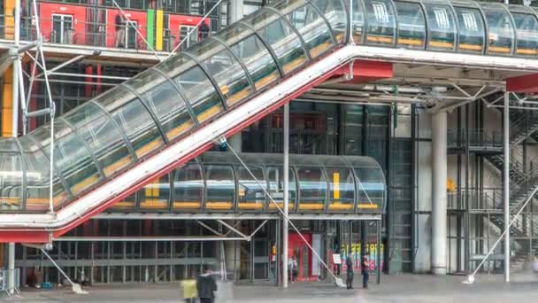 Metropolitana con scala mobile del centro di Georges Pompidou timelapse a Parigi, Francia. — Video Stock