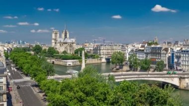 Cite Adası ve Katedral Notre Dame de Paris ile Paris Panoraması Arap Dünya Enstitüsü gözlem güvertesinden. Fransa.