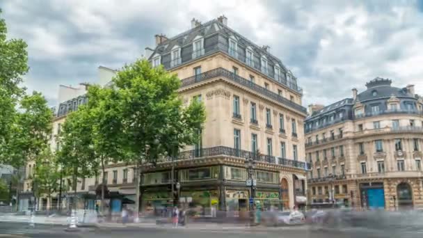 Opera quadrata timelapse con traffico. Fu costruito contemporaneamente all'Opera Garnier di Parigi, in Francia — Video Stock