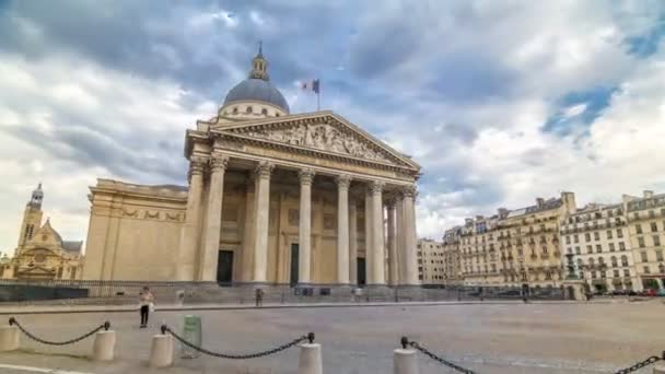 Panteão nacional edifício timelapse hiperlapso, vista frontal com rua e pessoas. Paris, França — Vídeo de Stock