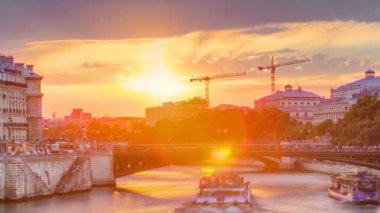 İnsanlar ve tekneler timelapse, günbatımı, Paris, Fransa, Avrupa Le Pont Darcole Köprüsü