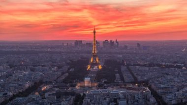 Paris Panoraması gece timelapse gün batımı gün sonra. Eyfel Kulesi Paris - Fransa bina montparnasse görünümünden