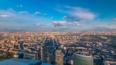 Moskova şehir timelapse batımında hava üstten görünüm. İş Merkezi Moskova şehir gözlem platformu oluşturmak.