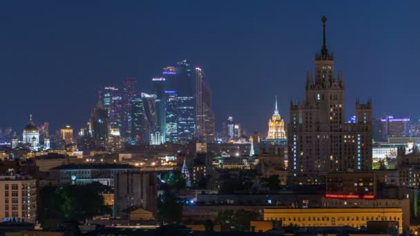 Stalin skyskrapers nacht timelapse, Moskou International Business Center en panoramisch uitzicht over Moskou — Stockvideo