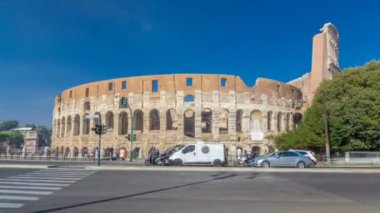 Kolezyum veya Kolezyum zaman atlaması, aynı zamanda Roma, İtalya 'daki Flavian Amfitiyatrosu olarak da bilinir.