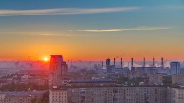 Konut, Stalin gökdelenler ve gündoğumu timelapse Moskova, Rusya, şehir panoraması