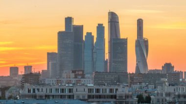 Moskova Uluslararası İş Merkezi ve gece timelapse gün batımı gün sonra Moskova şehir manzarası